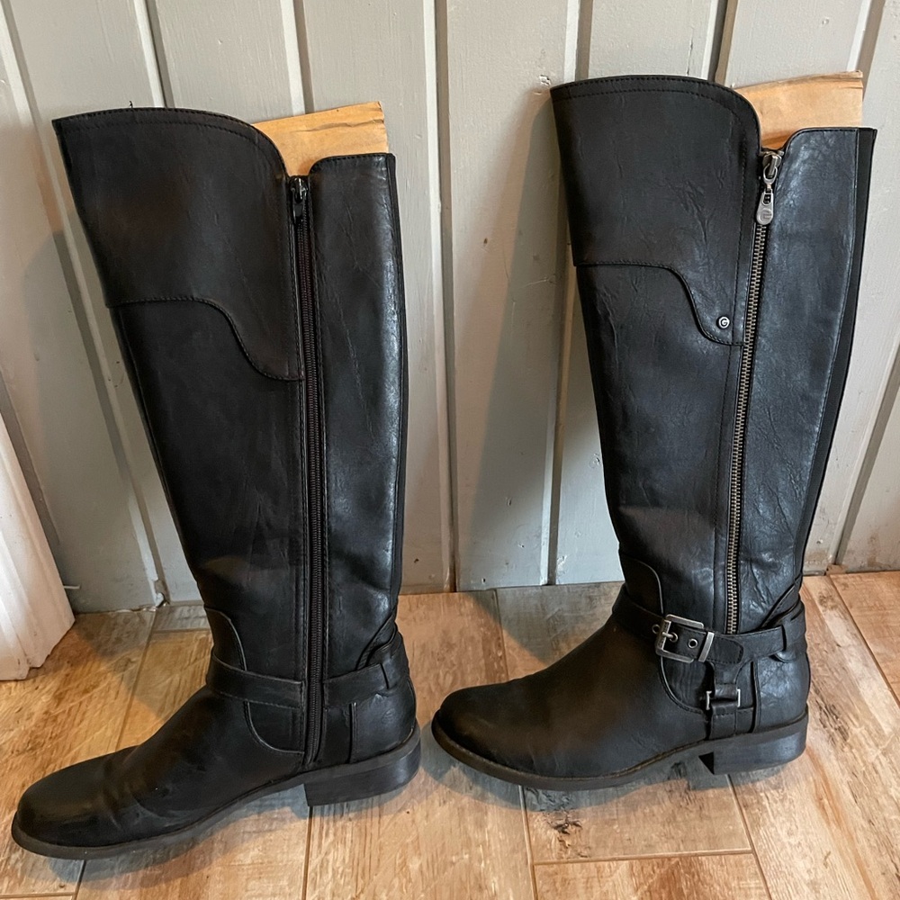 Guess black leather boot knee high w/zipper. Sz 8.5